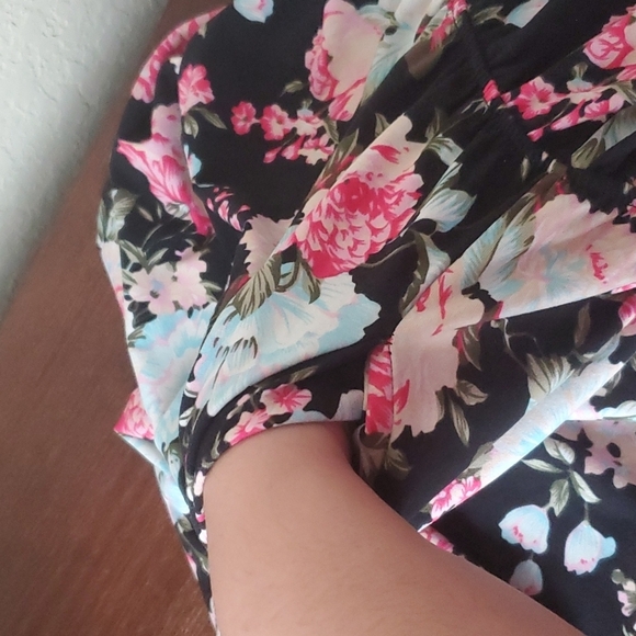 4/$30 Soatrld black short-sleeved dress with floral design size XL. ** - Picture 10 of 14